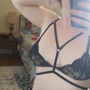 Scrappy, cage bralette